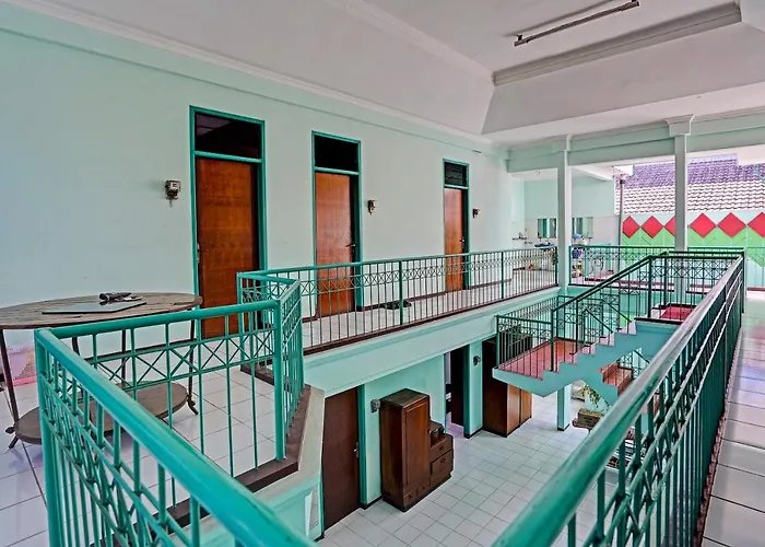 Spot On 91524 Victory Homestay Syariah Surabaya