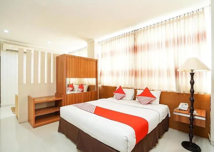 Oyo 235 Maumu Hotel & Lounge Surabaya